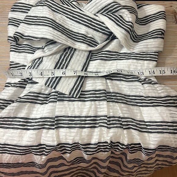 NWT ASOS,Bow-Front,B&WStriped,Twirl-able Dress,Excellent Condition, Size 8P - Picture 14 of 16